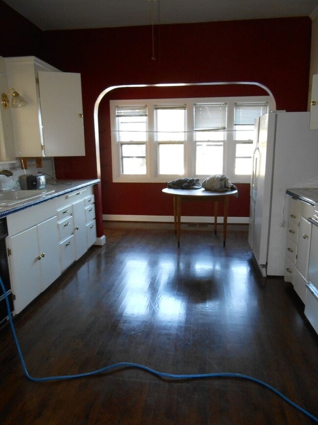 Building Photo - Historic Victorian Charm