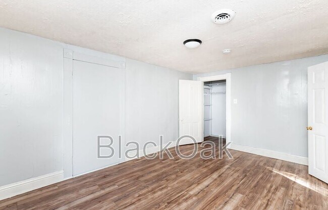 Building Photo - 917 Watt St