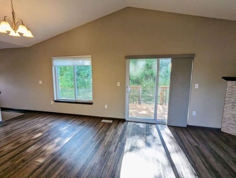 Building Photo - 486 RJ Dr