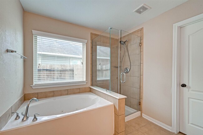 Building Photo - 6402 Black Bamboo Ln