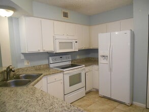 Building Photo - 300 Scotia Dr
