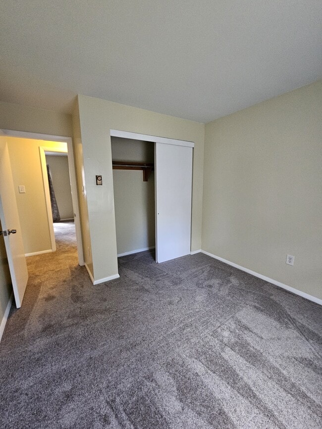 Building Photo - 100 Kuhns Ln