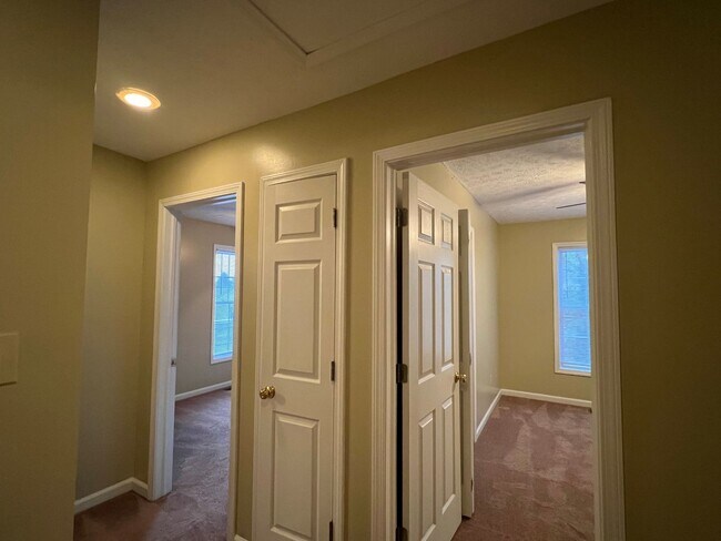 Building Photo - 762 E Sherwood Hills Dr