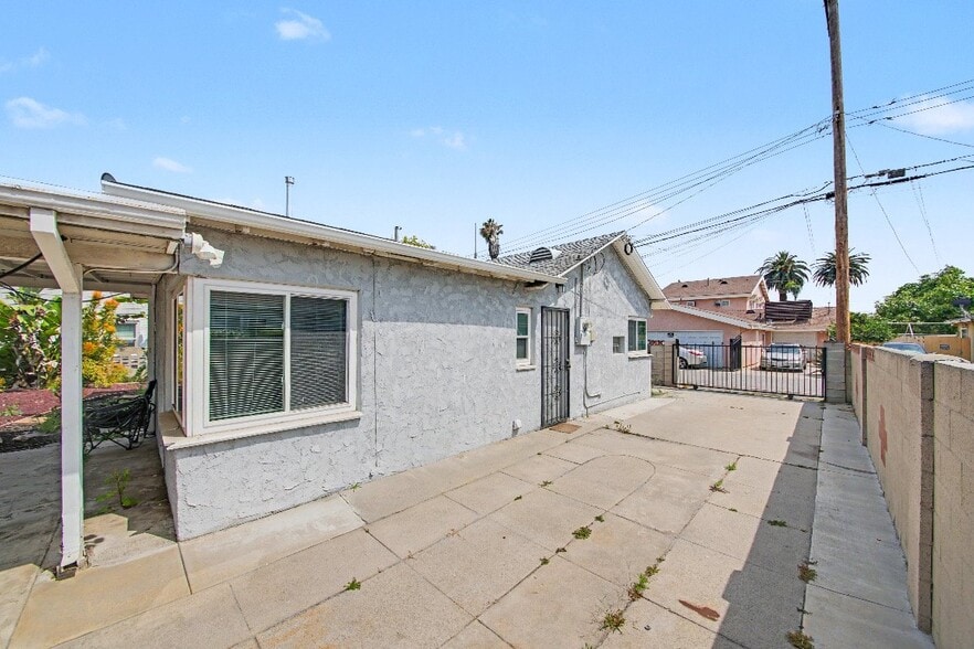 Building Photo - 445/2 E Alisal St