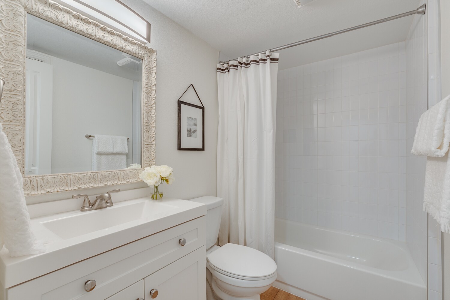 Hall bath - 325 S Wood St