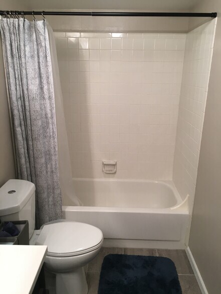 Building Photo - 7395 E Eastman Ave