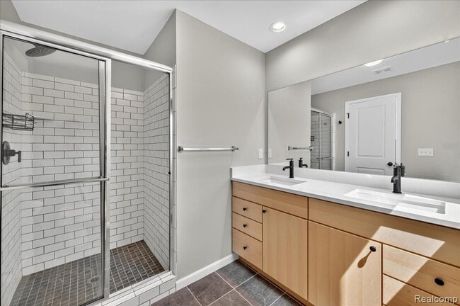 Building Photo - 1087 Hampton Cir