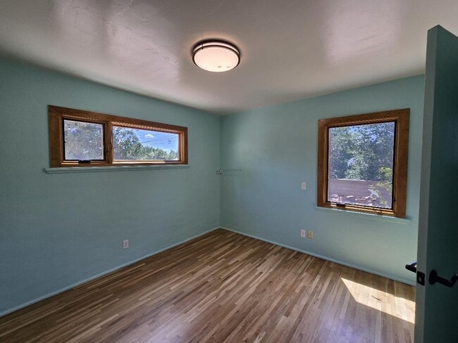 Building Photo - 130 Solana Dr