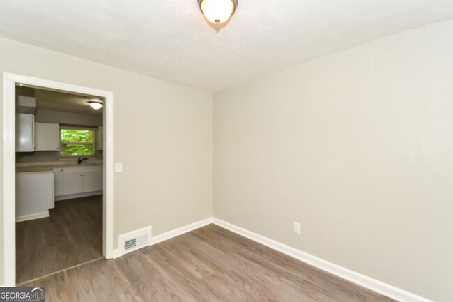 Building Photo - 1660 Valencia Rd