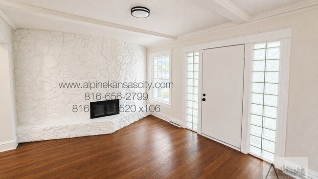 Building Photo - Spacious Home in Oak Park SW