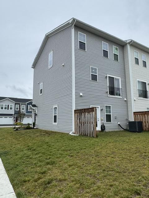 Building Photo - Upgraded 3BR End-Unit Townhome | 3.5 Baths | Garage | Lake Frederick