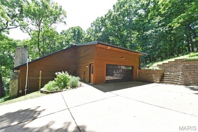 Building Photo - 903 Strecker Rd