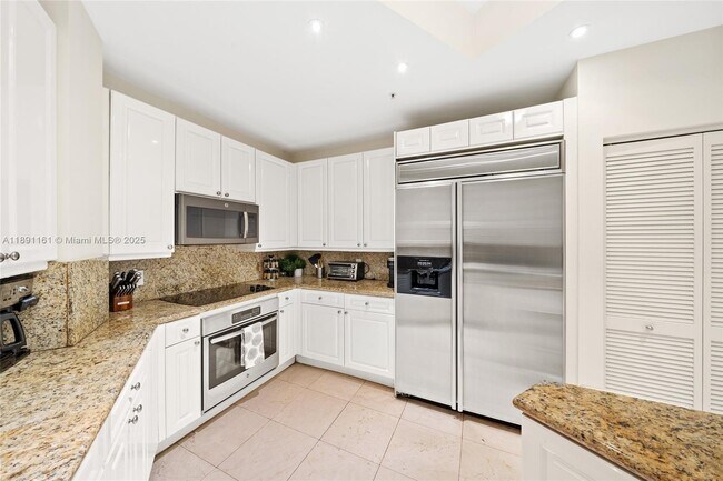 Building Photo - 848 Brickell Key Dr