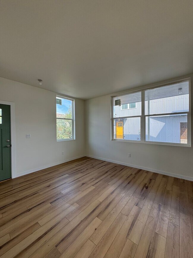 Building Photo - Bright 3BR/3BA with Soaring Ceilings & Lar...