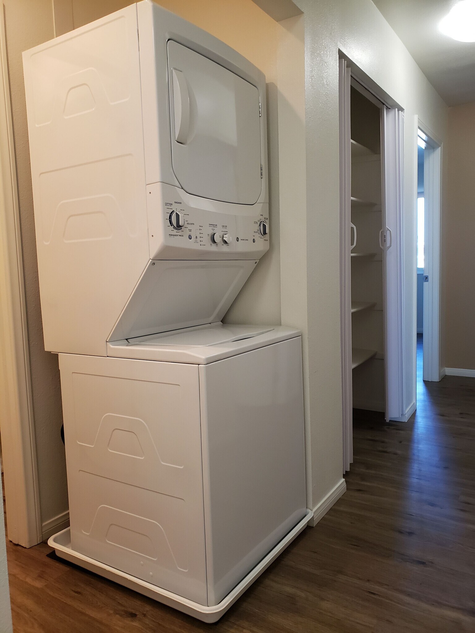 Building Photo - 1261 Victor St