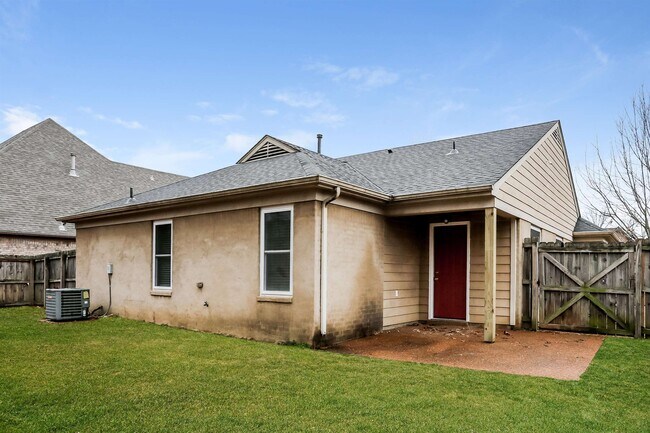 Building Photo - 10426 Redmond Cir N