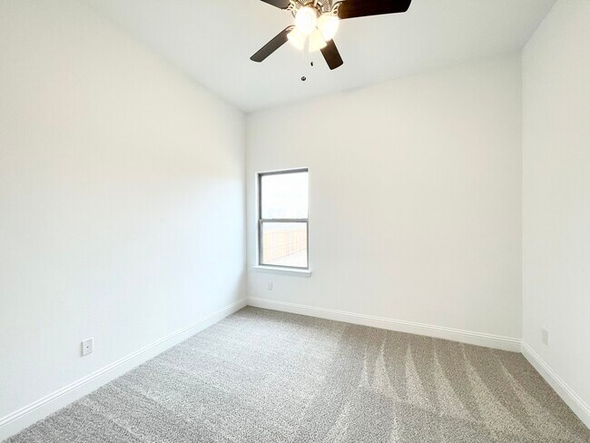 Building Photo - 2914 Bobcat Dr