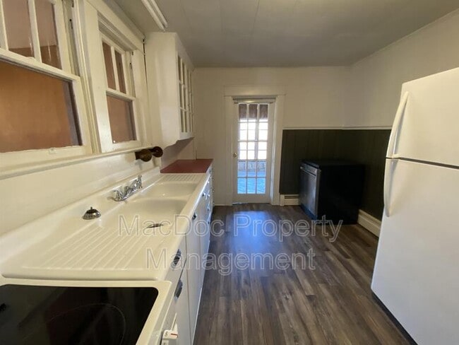 Building Photo - 885 Truslow Rd