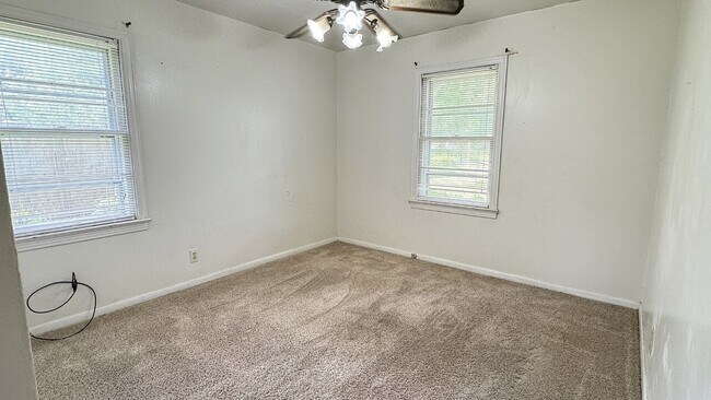 Building Photo - 204 Bastrop Drive