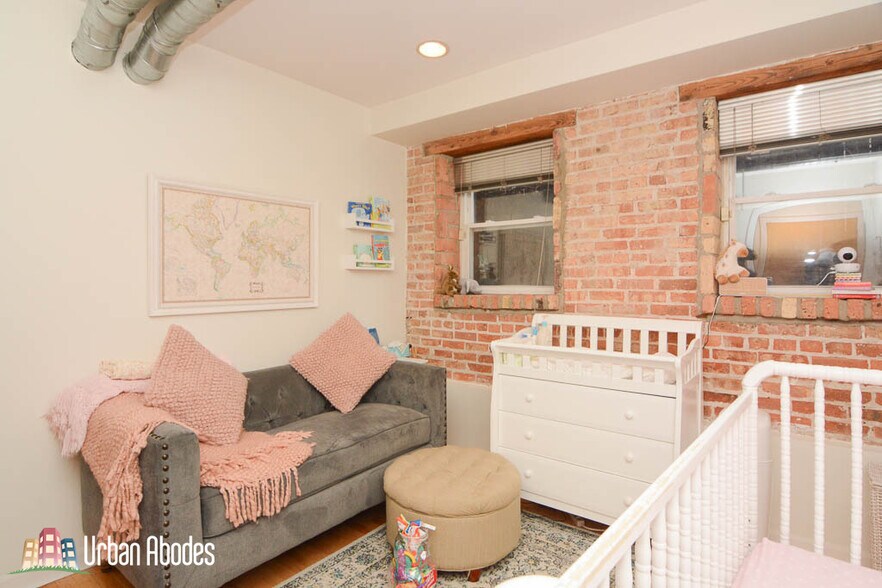 Building Photo - 1723 W Erie St