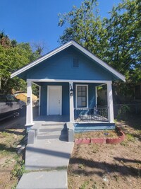 Building Photo - 307 E Lambert St