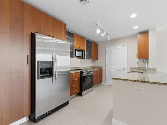 Building Photo - 1945 S Ocean Dr