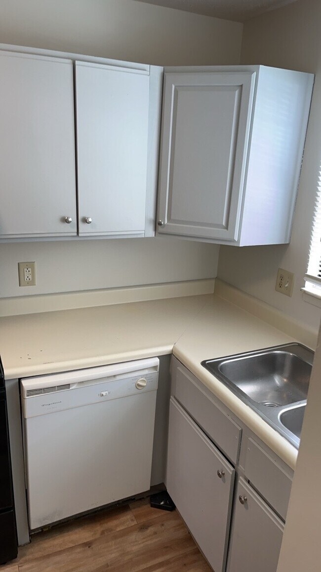 Building Photo - 2753 Brookshire Ln