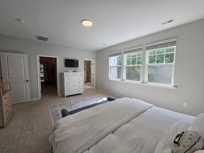 Building Photo - 5 Bedrooms! Stunning 5BR/4BA North Ridge P...