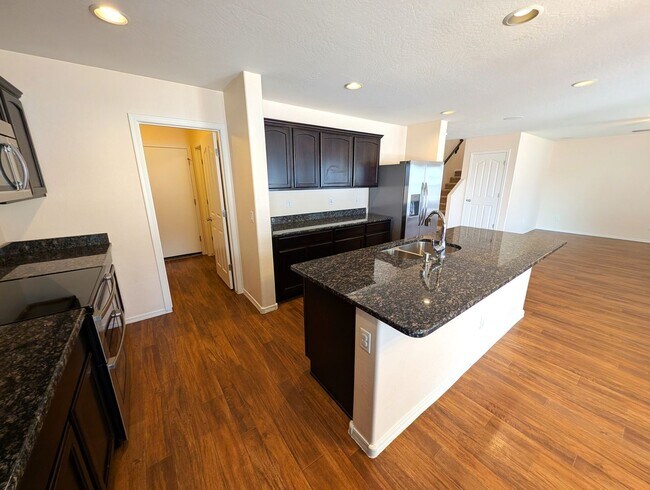 Building Photo - 4 Bedroom + Den Home in the Cameron Ranch ...