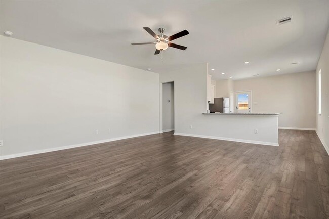 Building Photo - 16422 Blossom Grv Dr