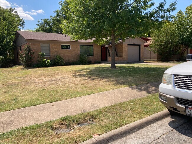 Building Photo - 1704 W Birge St