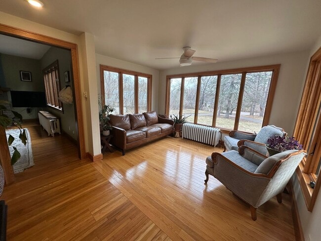 Building Photo - Wonderful 4BR 3BA w/ 2 Car Garage on 1.38 Acres in desirable Mendota Heights neighborhood!