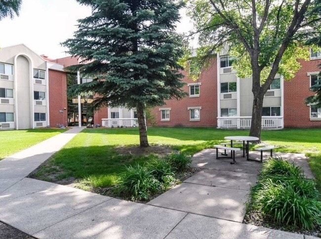 Building Photo - Parkwood Senior Living 55+