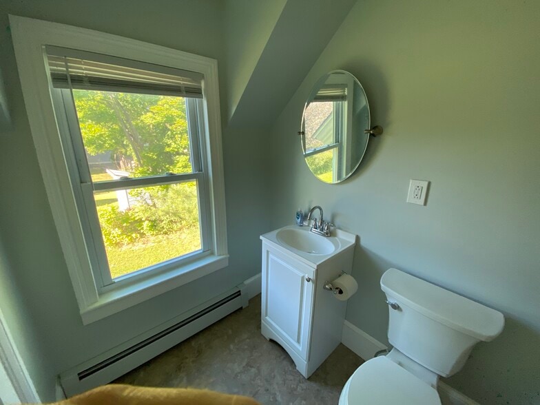 Bathroom - 223 Pearl St