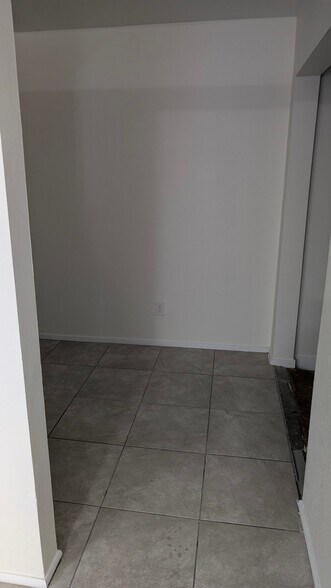 Building Photo - 841 Avenue A