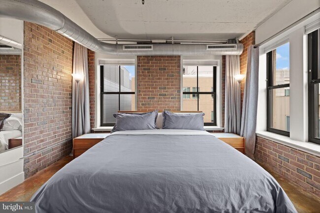 Building Photo - 916 G St NW