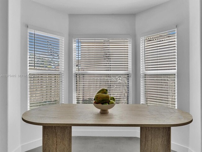 Building Photo - 4962 SW 32nd Way