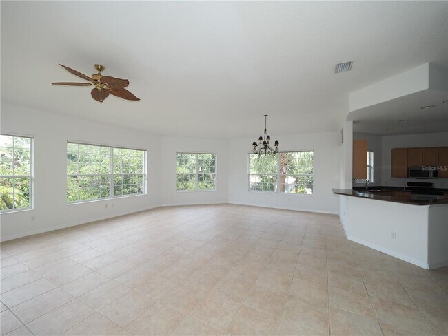 Building Photo - 408 Triano Cir