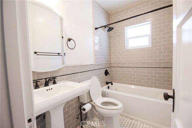 Building Photo - 1040 W Almond Ave