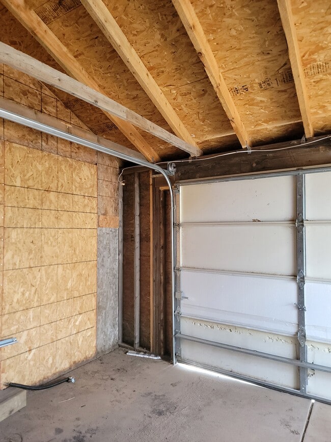 Building Photo - 10977 N Log Rd