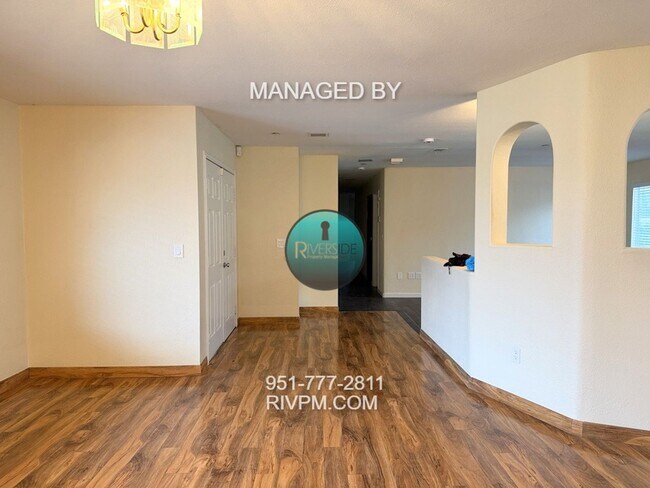 Building Photo - Single story large corner lot home in Jurupa Valley ready for move-in!