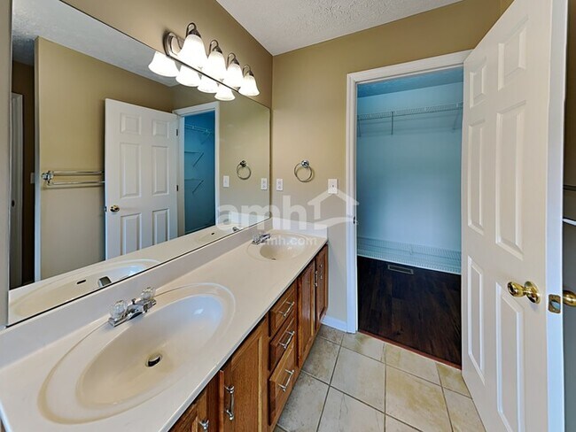 Building Photo - 1245 Kristopher Dr
