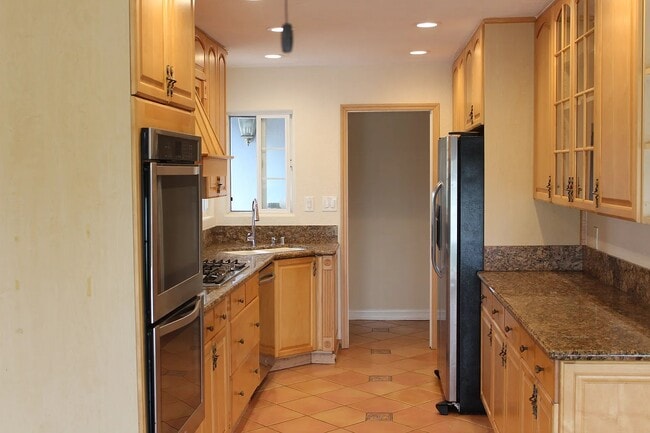 Building Photo - 4649 Mt Armet Dr