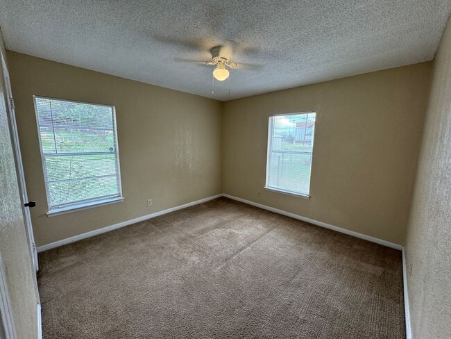 Building Photo - 807 W Dean Ave