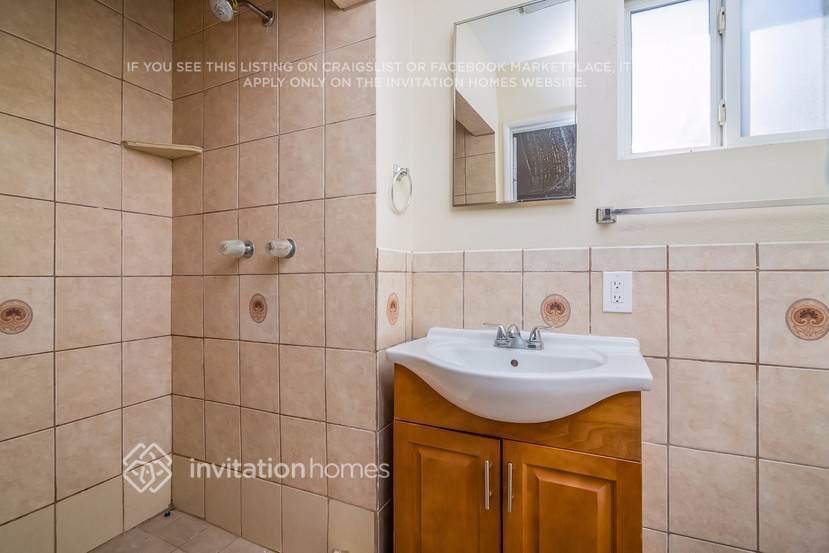 Building Photo - 2093 Goodall Ave