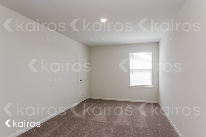 Building Photo - 10730 Hillside Creek Dr
