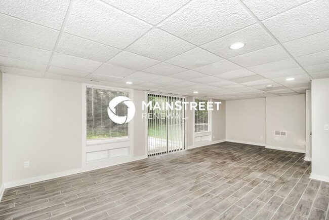 Building Photo - 587 Farmbrook Trail NE