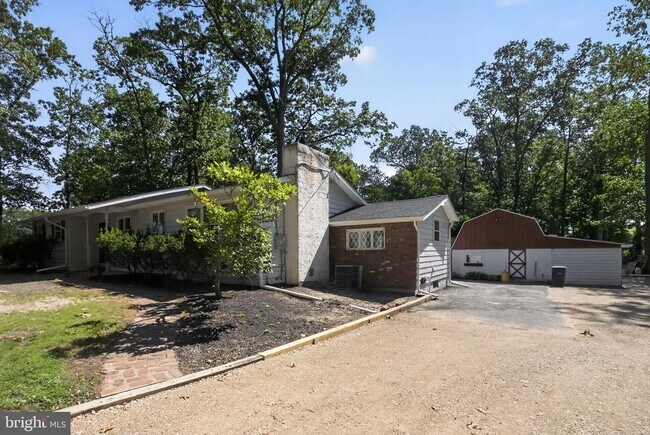 Building Photo - 930 Sykesville Rd