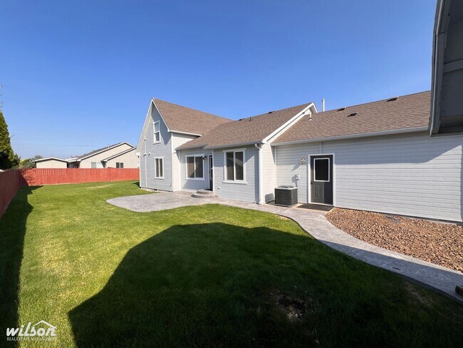 Building Photo - Stylish 4-Bed West Valley Home with Bonus ...