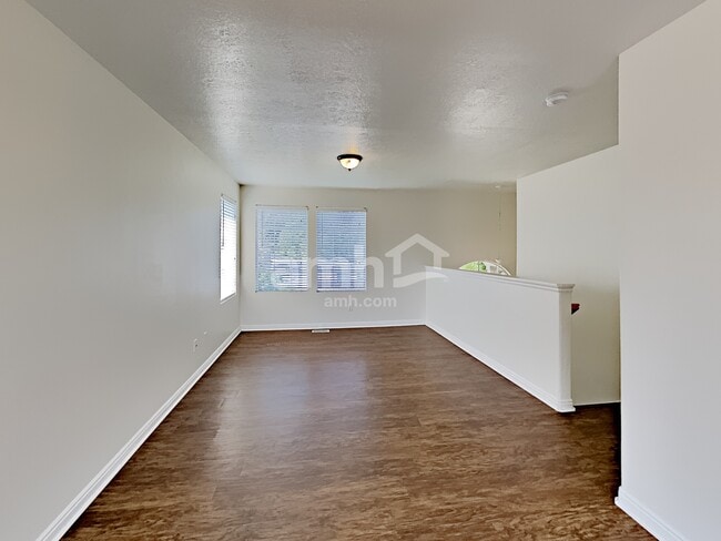 Building Photo - 88 E 2325 S